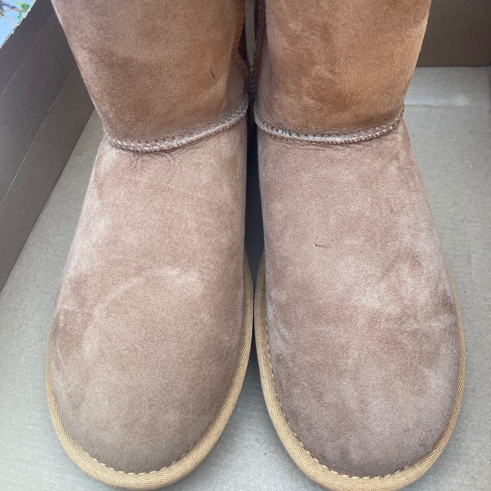 UGG classic short